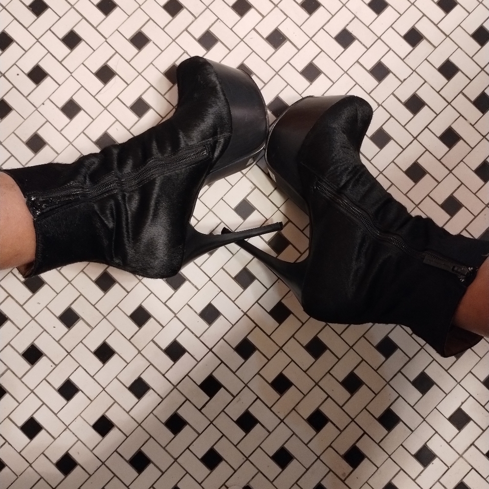 Michael Antonio Fur boots